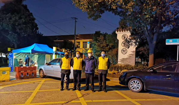 1-2  欣捷建設黨員(yuán)代表積極投身(shēn)甬江街(jiē)道(dào)夏家(jiā)村(cūn)疫情防控工(gōng)作(zuò).JPG