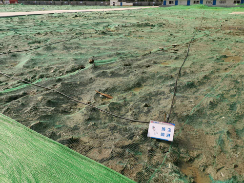 1593563810298879.jpg 用(yòng)防塵網覆蓋工(gōng)地(dì)裸土(tǔ).jpg