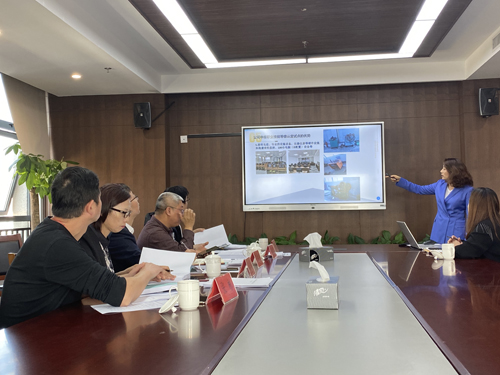 01  誠晖集團旗下(xià)誠安公司總經理(lǐ)張燕楠作(zuò)現(xiàn)場(chǎng)彙報(bào).jpg