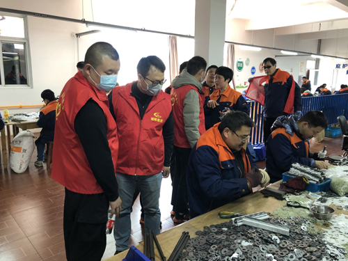 OA2  參觀殘疾人(rén)工(gōng)療車(chē)間(jiān).jpg