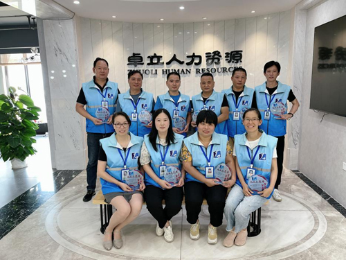 1658390971924894.jpg 01 卓立抗疫志(zhì)願者代表合影(yǐng).jpg