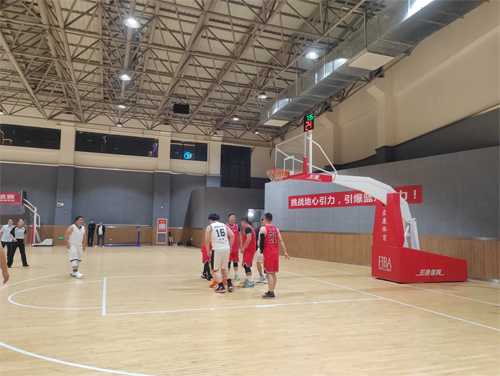 02  球場(chǎng)角逐-2.jpg