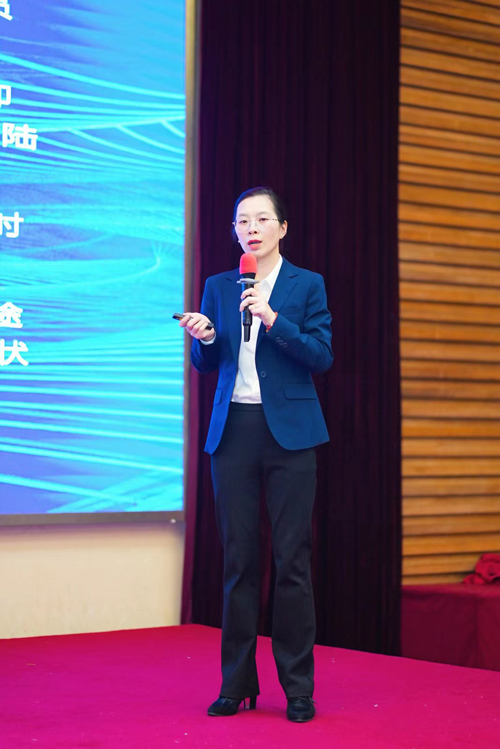 1680050196855917.jpg 15 牟舟霞做(zuò)課程培訓.jpg