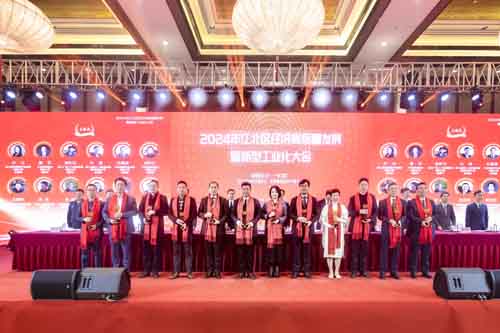 1710144937878281.jpg 03 林(lín)總上(shàng)台領獎 -2.jpg