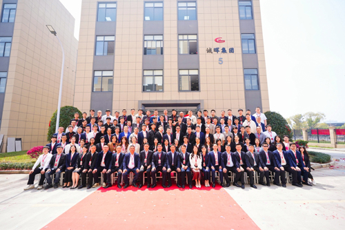 13 誠晖集團全體(tǐ)員(yuán)工(gōng)合影(yǐng)留念.jpg