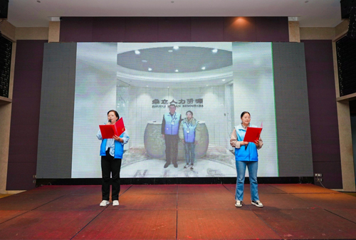 1713514414706555.jpg 30 橫漲村(cūn)網格員(yuán)陳燕和(hé)西(xī)楊村(cūn)網格員(yuán)楊玉兒(ér)-朗誦《我驕傲,我是(shì)專職網格員(yuán)》.jpg