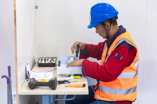 13  電(diàn)工(gōng)比賽實操現(xiàn)場(chǎng)-1.jpg