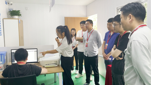 1720485994888730.jpg 06員(yuán)工(gōng)現(xiàn)場(chǎng)學習(xí).jpg